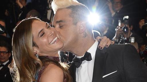 Robbie Williams Shares Sad News With His Fans